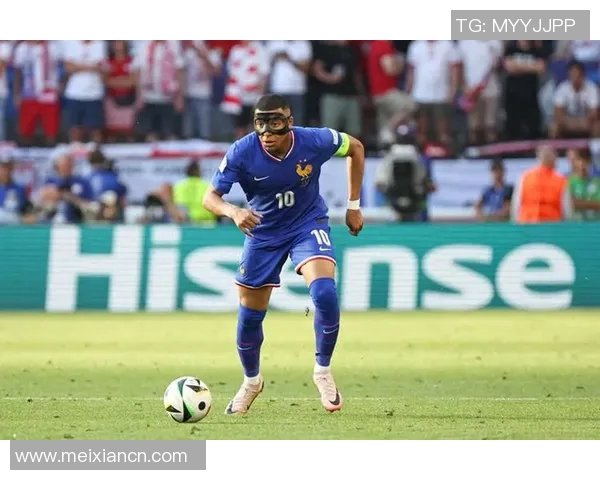 法国女足球明星姆巴佩在赛场上的精彩瞬间展现她无可匹敌的运动天赋与领导力